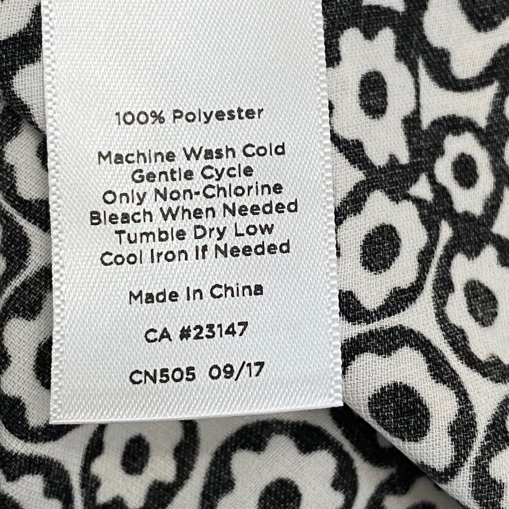 Talbots Petite Womens Sz Mp Black White Floral Tie Neck Button Front Blouse Top - Picture 10 of 10